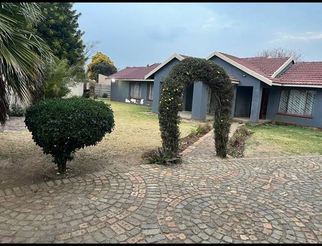 3 BEDROOM HOUSE FOR SALE IN DAWN PARK EXT